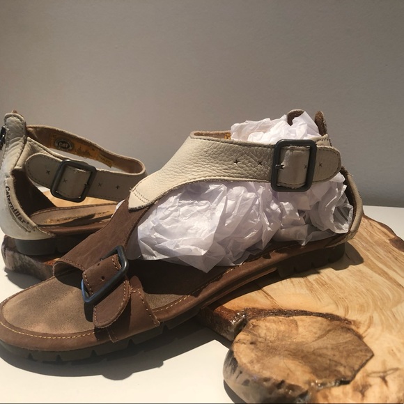 CATAPILLAR White and Tan Leather Sandals. Size 8 - Picture 2 of 3